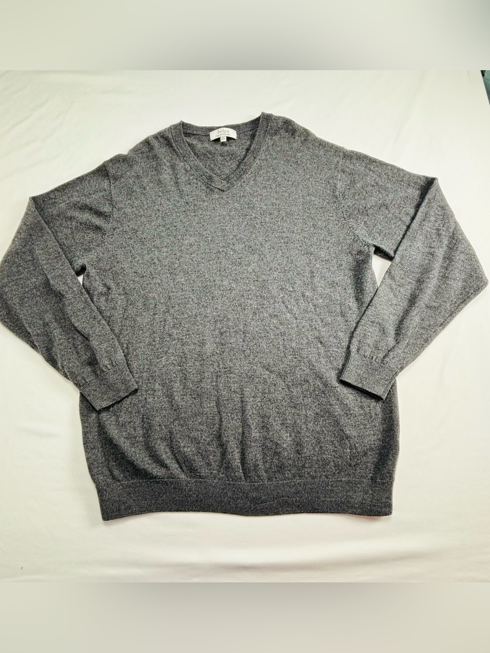 Classic Men's V-Neck Sweater - Gray M563